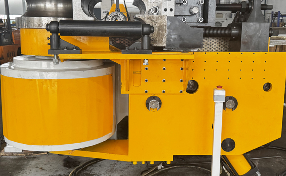 Mesin Lentur Tiub Automatik Sepenuhnya Siri L CNC dengan Kawalan Servo-Hidraulik Mesin Lentur Tiub Automatik Sepenuhnya Siri L CNC dengan Kawalan Servo-Hidraulik