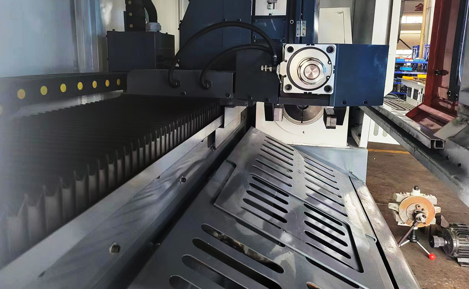 Mesin Pemotong Tiub Laser 3D MCJG120 Mesin Pemotong Tiub Laser 3D MCJG120