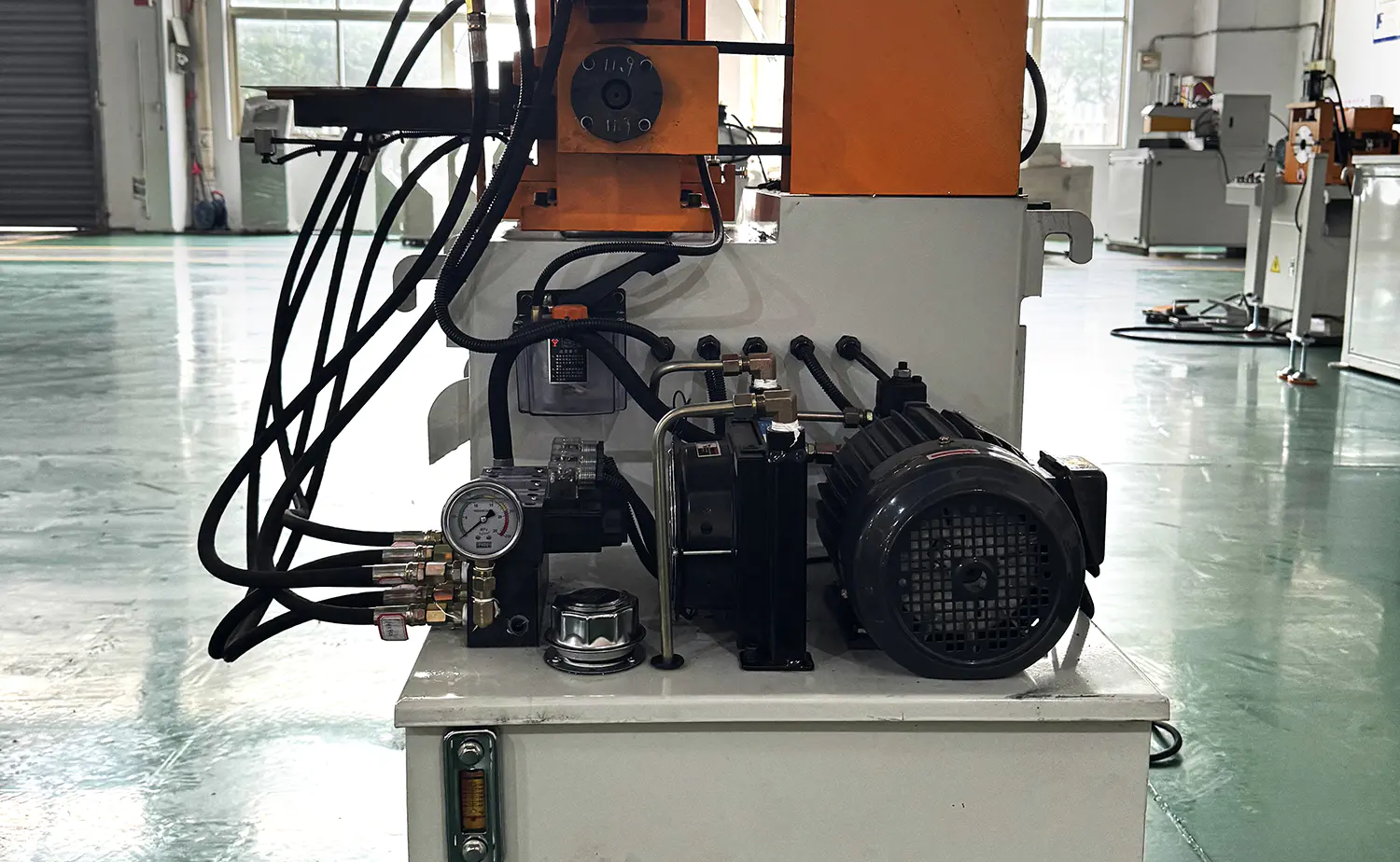 Mesin Chamfering Tiub Separa Automatik Hidraulik Siri EF PV1