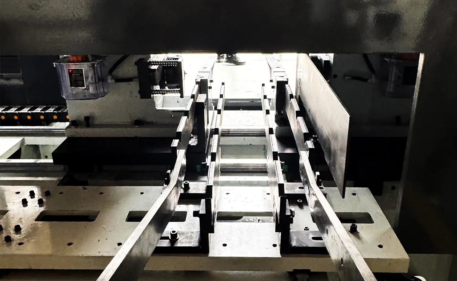 Mesin Chamfering Tiub Servo Kestabilan Tinggi Siri DEF80CNC