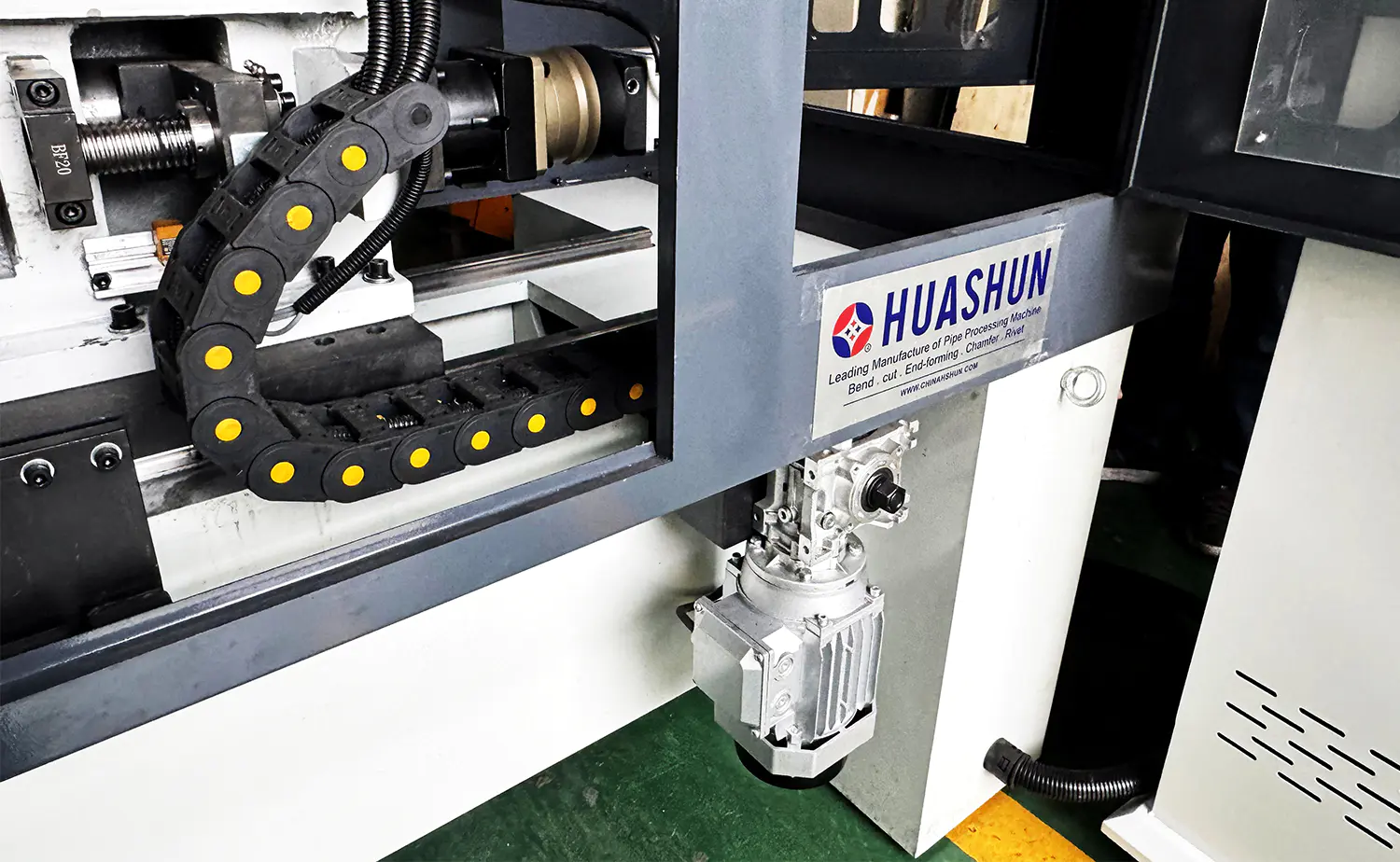 Mesin Chamfering Tiub Servo Kestabilan Tinggi Siri DEF80CNC